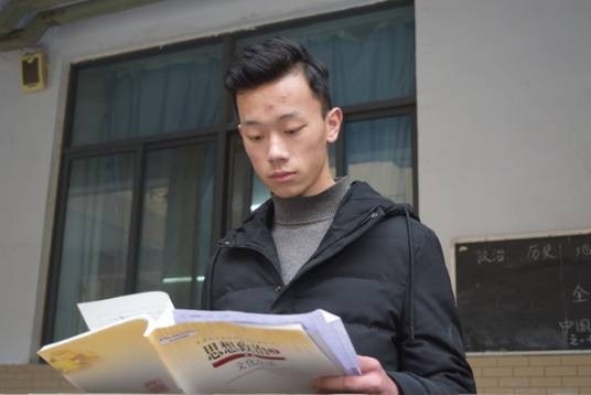 陈奕帆（撞损宝马车留道歉信学生）