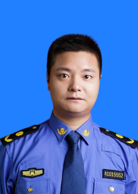 王东亮（郑州市金水区环境保护局党组成员、副局长）