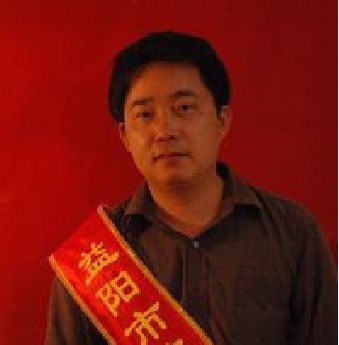 侯建平(南县职工中专教师)