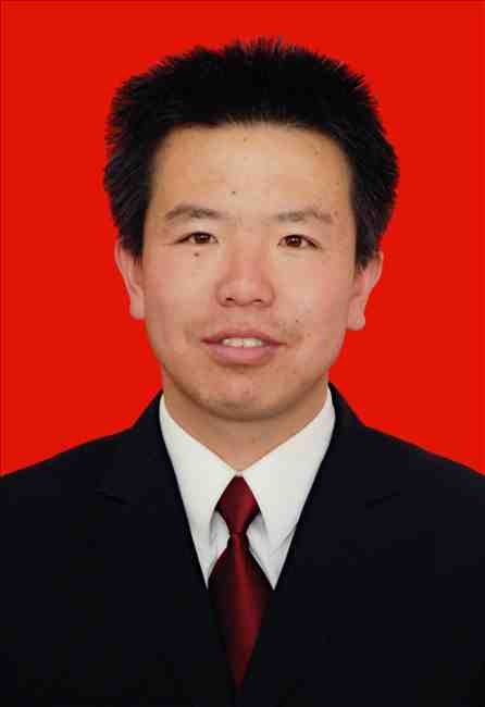 黄飞虎（中卫市政府办公室综合科科长）