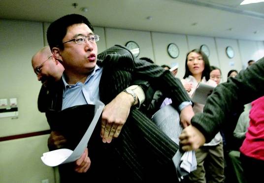 杜建国抗议世行事件