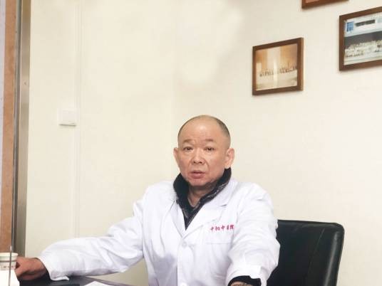 贺育民