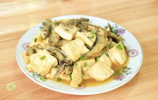 溪鱼焖豆腐