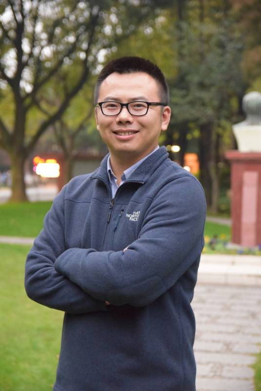 李晓鹏（复旦大学物理系青年研究员、博士生导师）