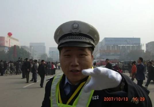 张丽彬（交警）