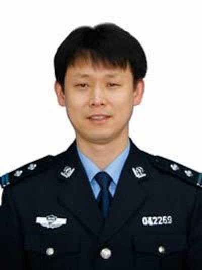 罗建（全国优秀人民警察）