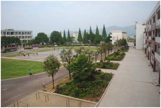 蓝山县三蓝学校