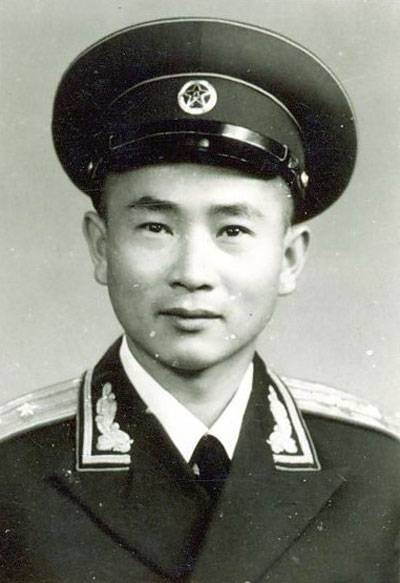 张明（贵州省经委原办公室主任）