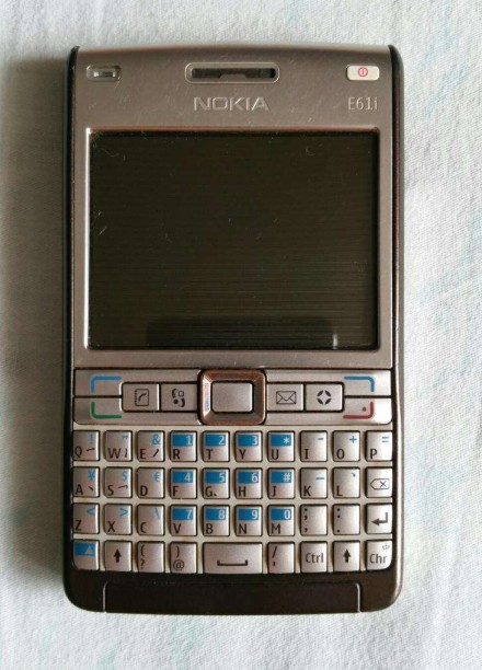 诺基亚E61i