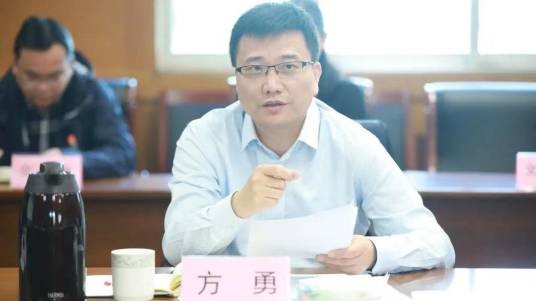 方勇（昆山经济技术开发区党工委副书记、管委会副主任）