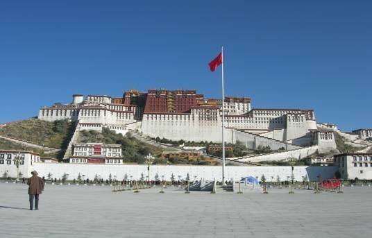 布达拉宫广场