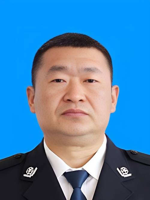 王新军（新疆维吾尔自治区塔城地区行署副专员、公安局局长、督察长）