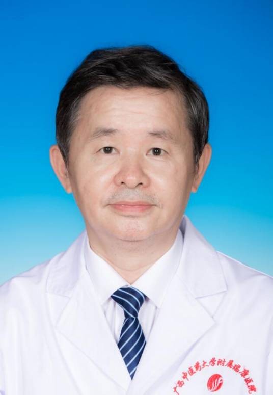黄新(广西中医药大学附属瑞康医院整形美容中心主任医师)