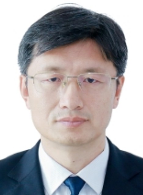 王铁军（威海市行政审批服务局党组成员、副局长）