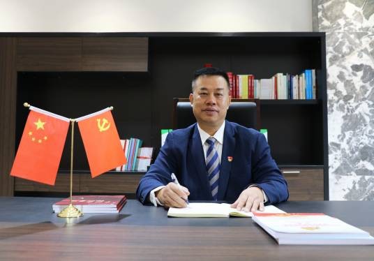 冯小宁（广州科技职业技术大学董事会董事、党委书记、督导专员、副校长）