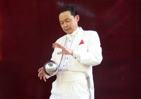王艺（魔术师）