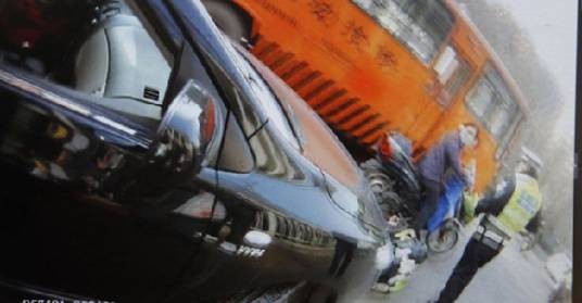 女司机撞交警事件