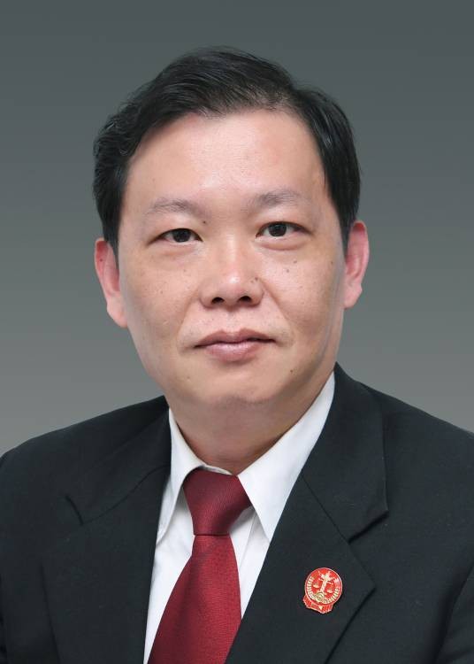 钟明(上海金融法院执行局局长,审判委员会委员)