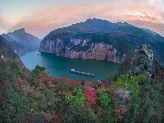 长江三峡(瞿塘峡,巫峡和西陵峡三段峡谷的总称)