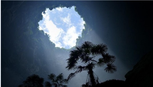 锣圈岩天坑