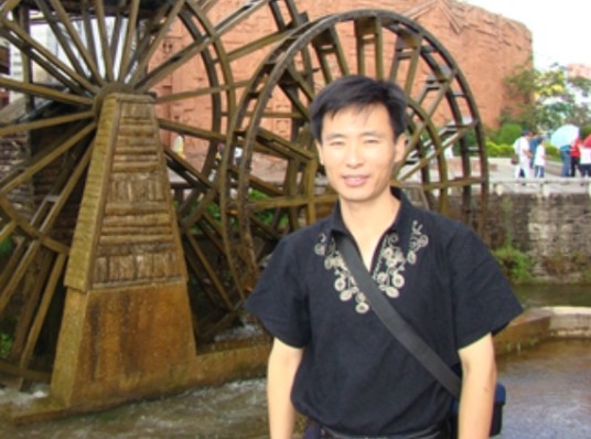 杨金龙（烟台大学教授）