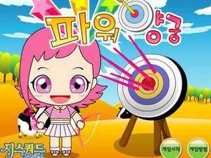 美眉拉弓射箭