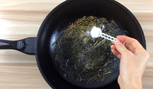 铁锅怎么用不粘锅?