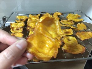 菠萝蜜干怎么做，想晒干，晒之前要不要做些什么