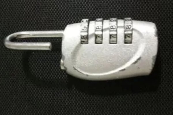 四位数密码锁如何解密码？