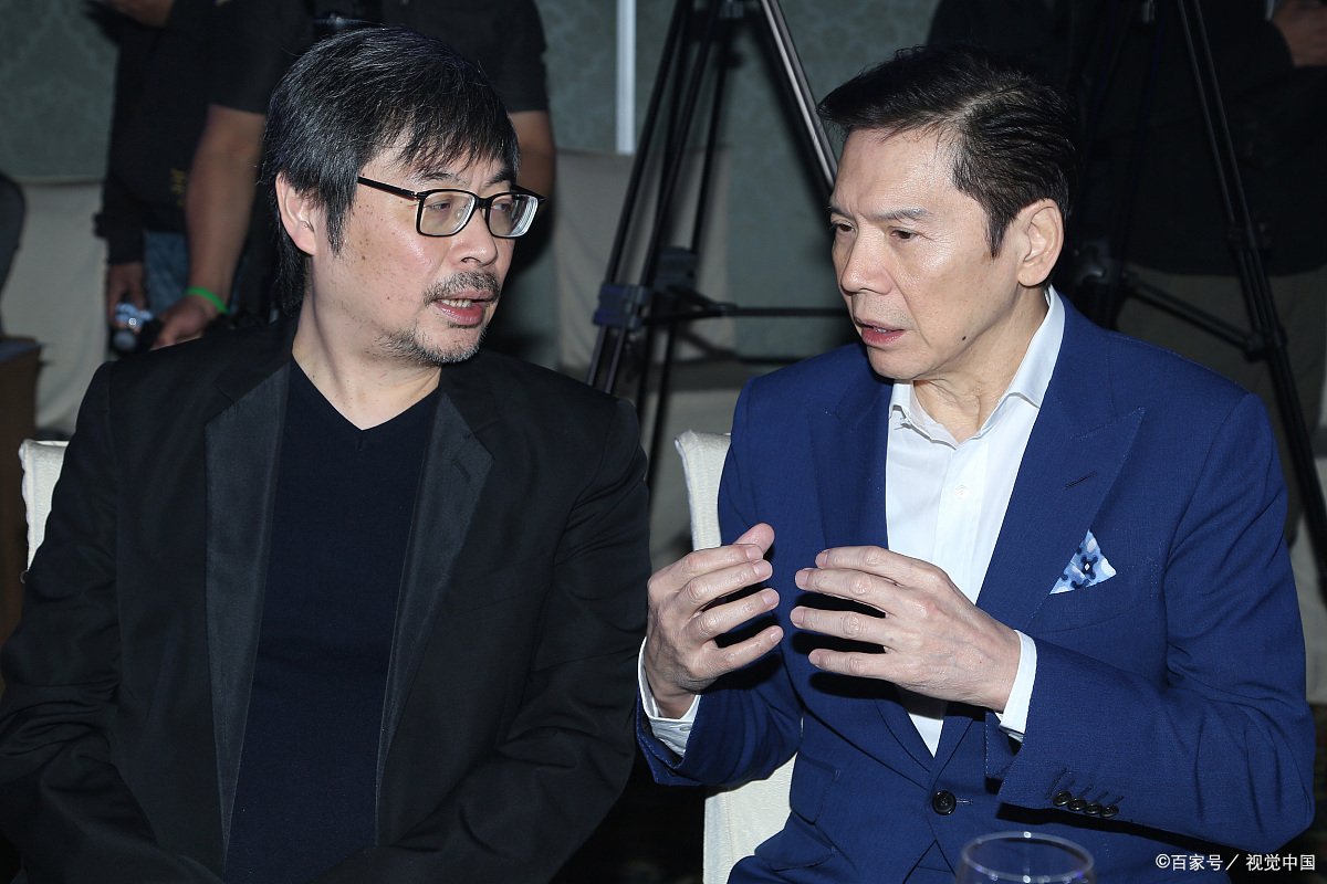 同样父亲都是向华强，为啥向佐继承了百亿家产？