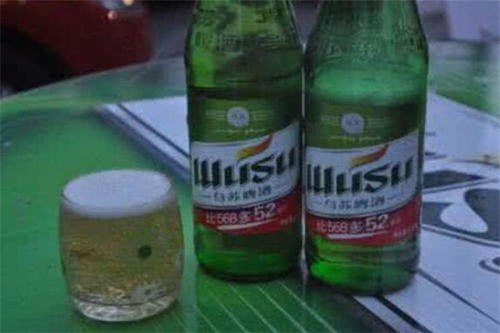 为什么乌苏啤酒有人说一般能喝三瓶的就是英雄了?