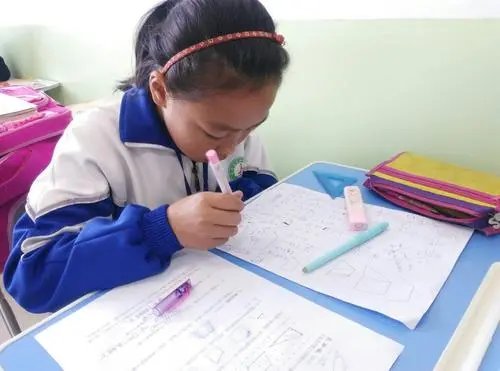 听说家庭作业还真是有人发明的，这个人是谁？