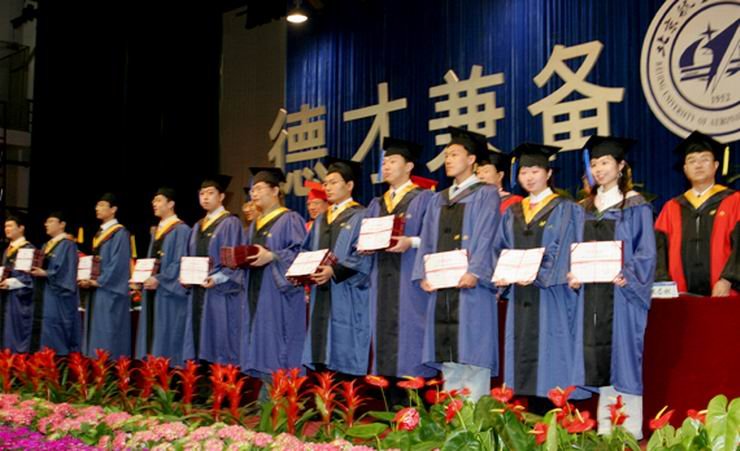 知道本科和硕士的毕业服装有什么不同吗？
