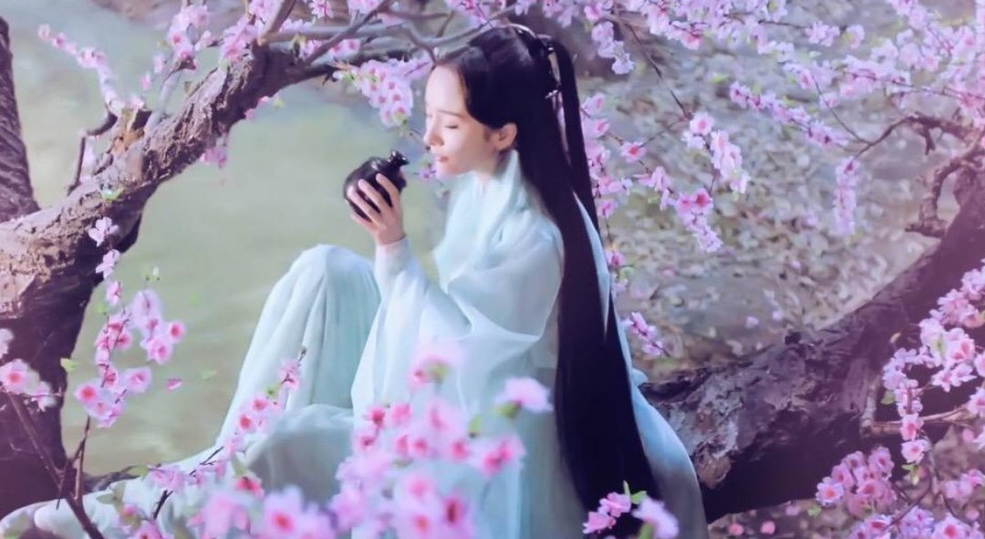 她是远古神祗的后人，是上神，更是青丘女帝，白浅的身份为何这么高？