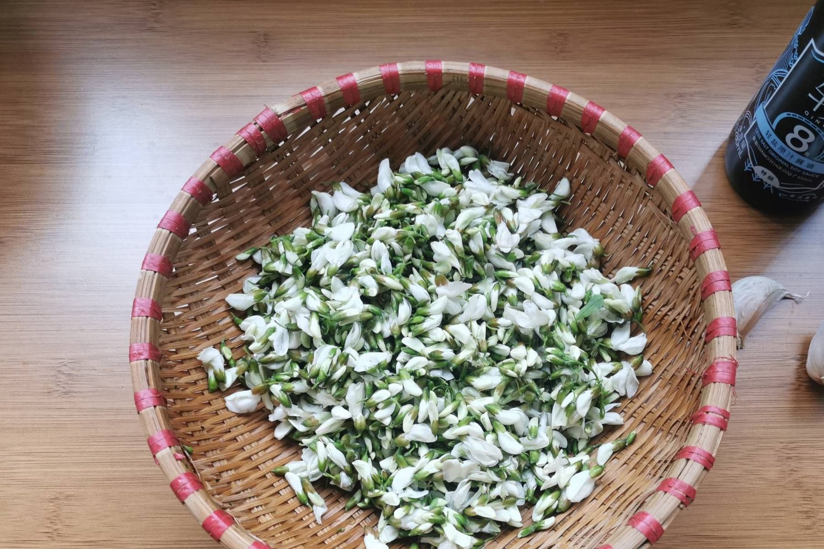 现在洋槐花的价格是多少？现在农村还有人吃槐花吗？