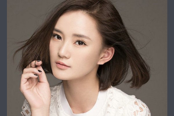 电视剧《青苹果乐园》的女主角叫什么名？