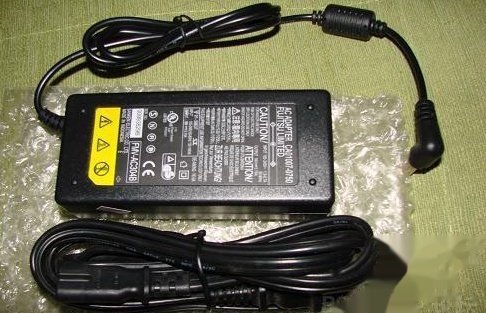 同一品牌的笔记本充电器可以通用吗?