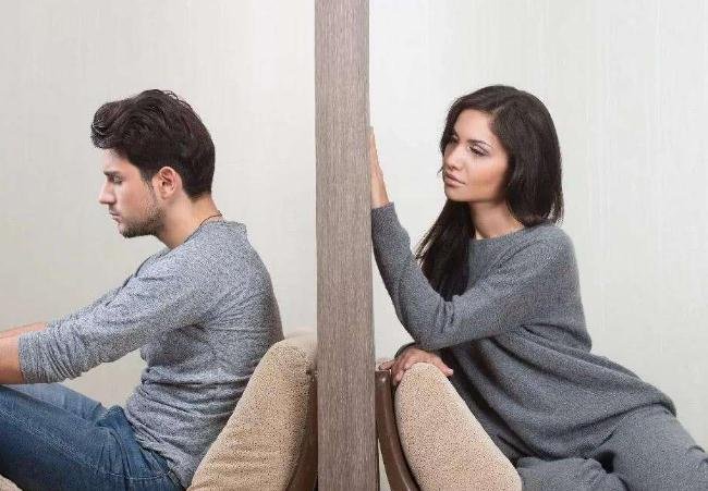 夫妻吵架冷战男方从不认错也不先说话这样的人都是什么心理?