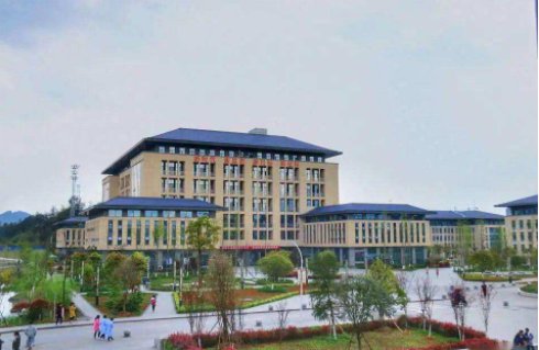 湖北民族大学科技学院学费