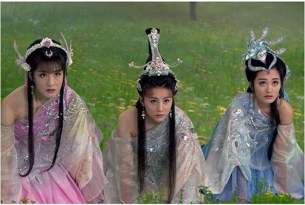 在古代神话中，是鸿钧老祖的地位高还是女娲的地位高？