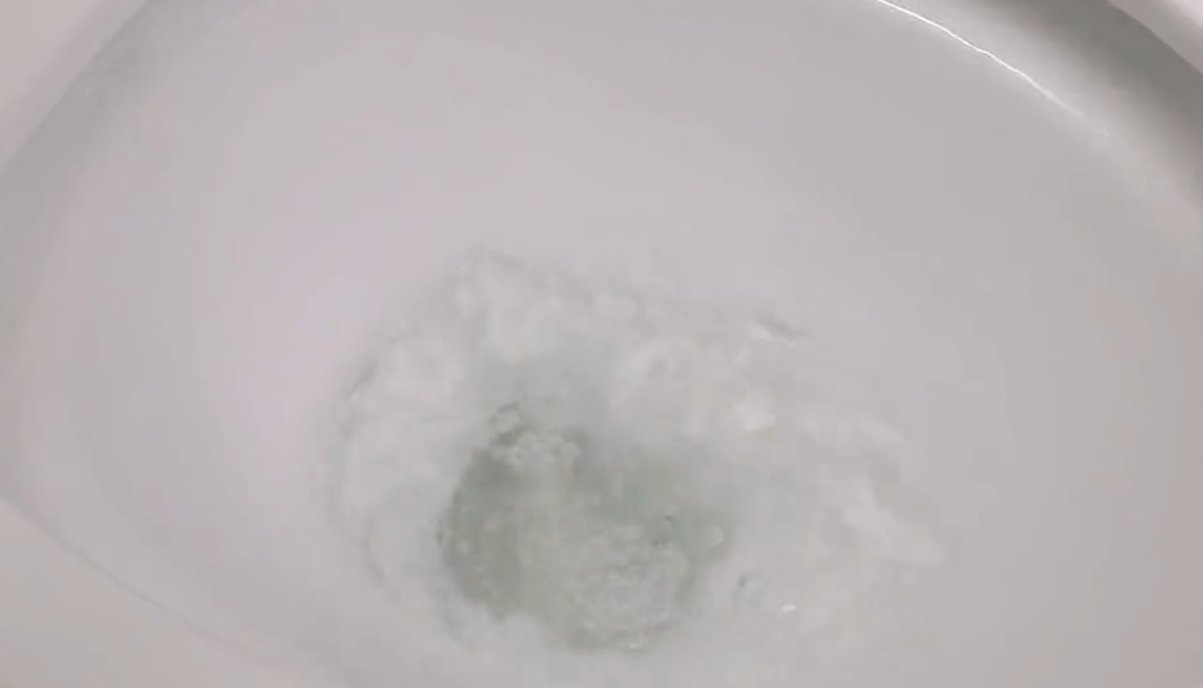 厕所陈年尿碱如何除掉