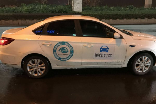 做美团打车司机一个月大约能挣多少啊?
