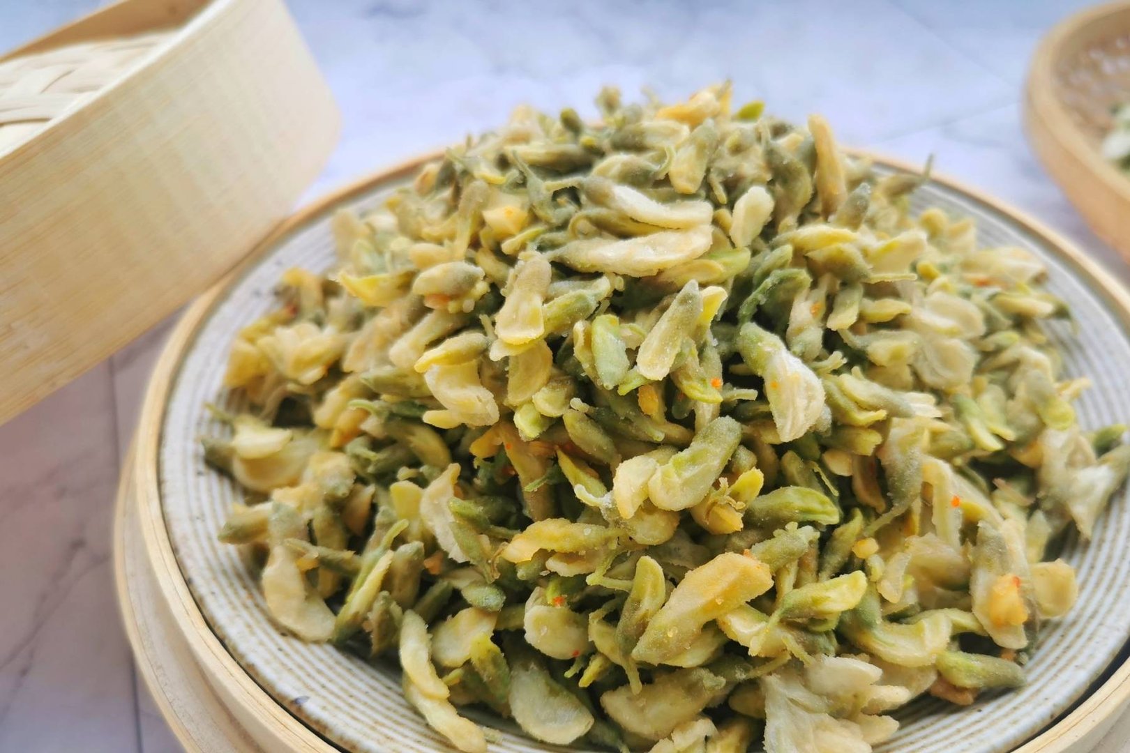 现在洋槐花的价格是多少？现在农村还有人吃槐花吗？