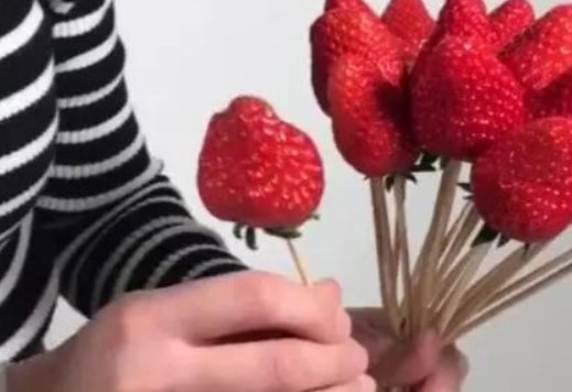 草莓花束制作过程