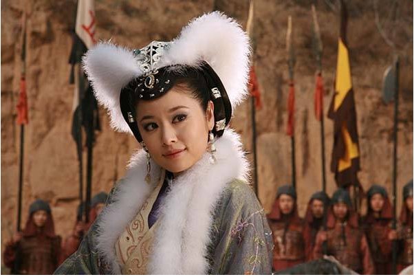 在古代神话中，是鸿钧老祖的地位高还是女娲的地位高？