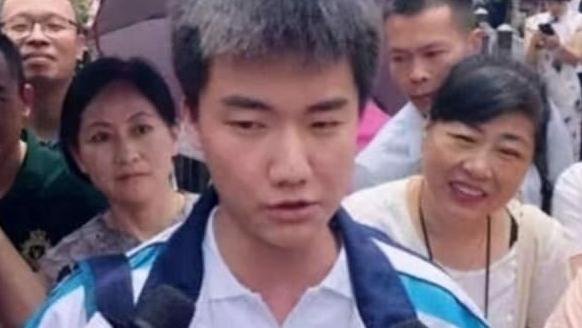 浙江考生林欢提前20分钟交卷，笑称“太简单”，到底考了几分？