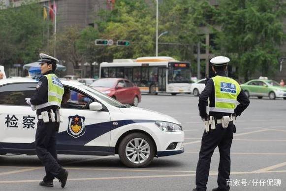 交警一个月工资能赚多少钱?