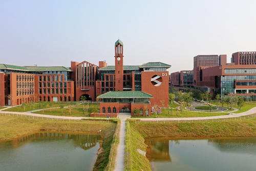 石家庄铁道大学四方学院是本科还是专科？这个学校怎么样，学费高吗