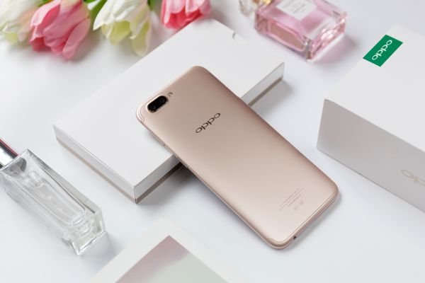 vivox20和oppor11哪个好？女生会喜欢哪个？