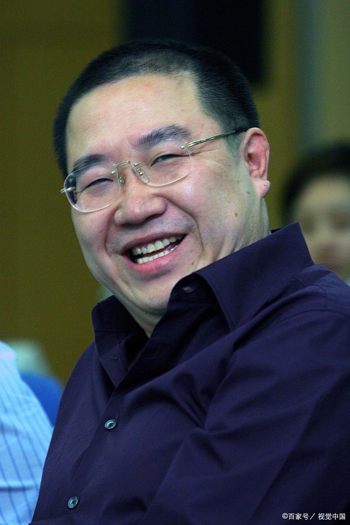 巴图参加爷爷葬礼，被英达拒之门外，英达拒绝巴图的目的是什么？